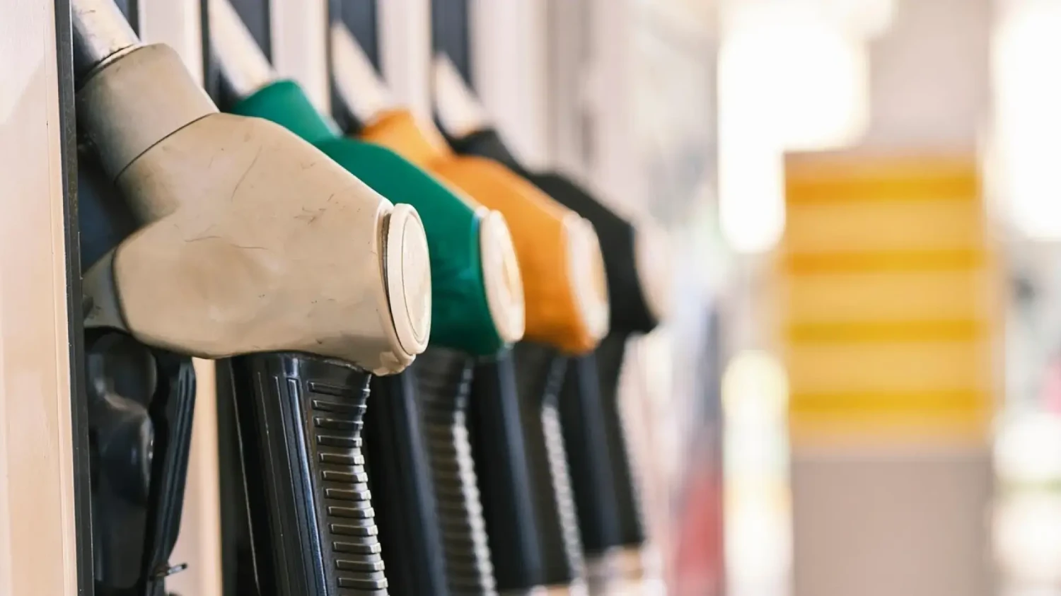 Confirmado: el Gobierno de España activa una medida urgente para bajar de forma inmediata el precio de la gasolina