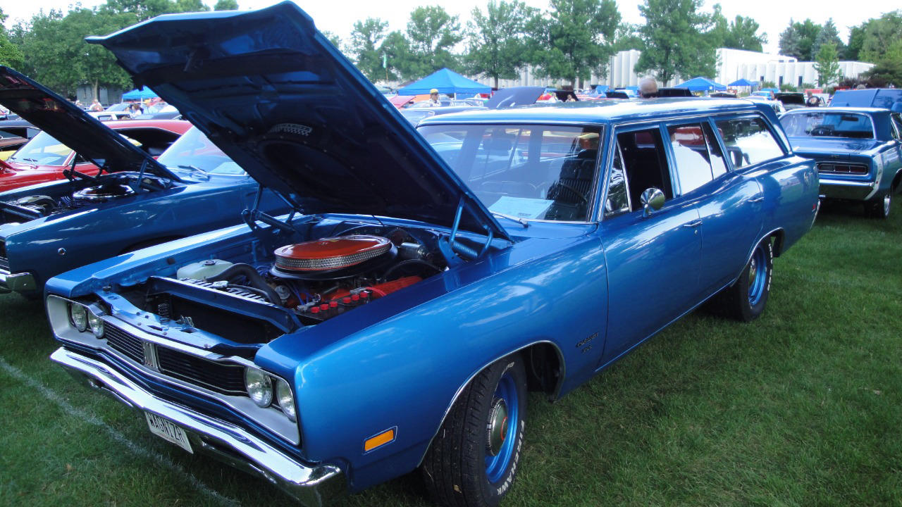 Dodge, Dodge built a 325 HP muscle wagon in the ’60s