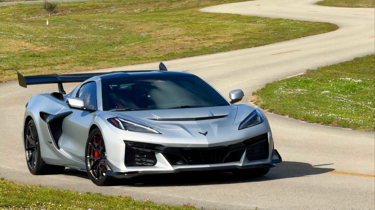 Woman kicks C8 Corvette Z06 over engine noise in viral confrontation