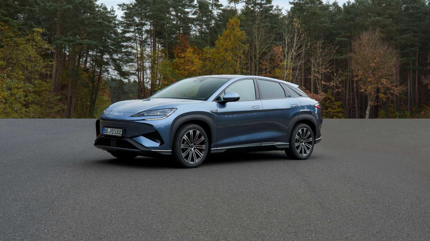 First BYD flash charge electric station makes a gas pump look slow