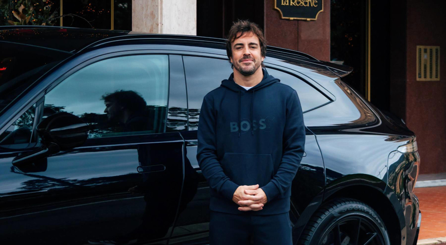 Fernando Alonso se deja ver en Mónaco conduciendo uno de los coches más míticos de los rallies