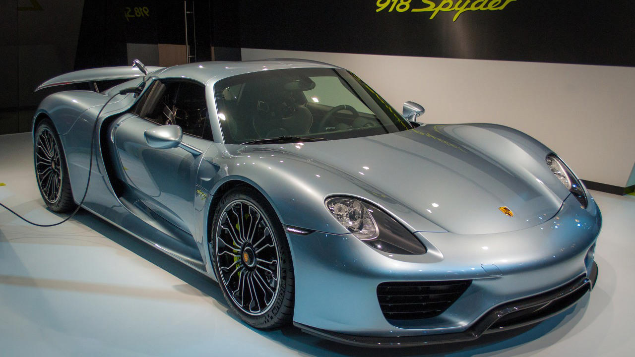 Porsche, Porsche 918 Spyder, The 2014 Porsche 918 Spyder delivered hybrid performance without losing character