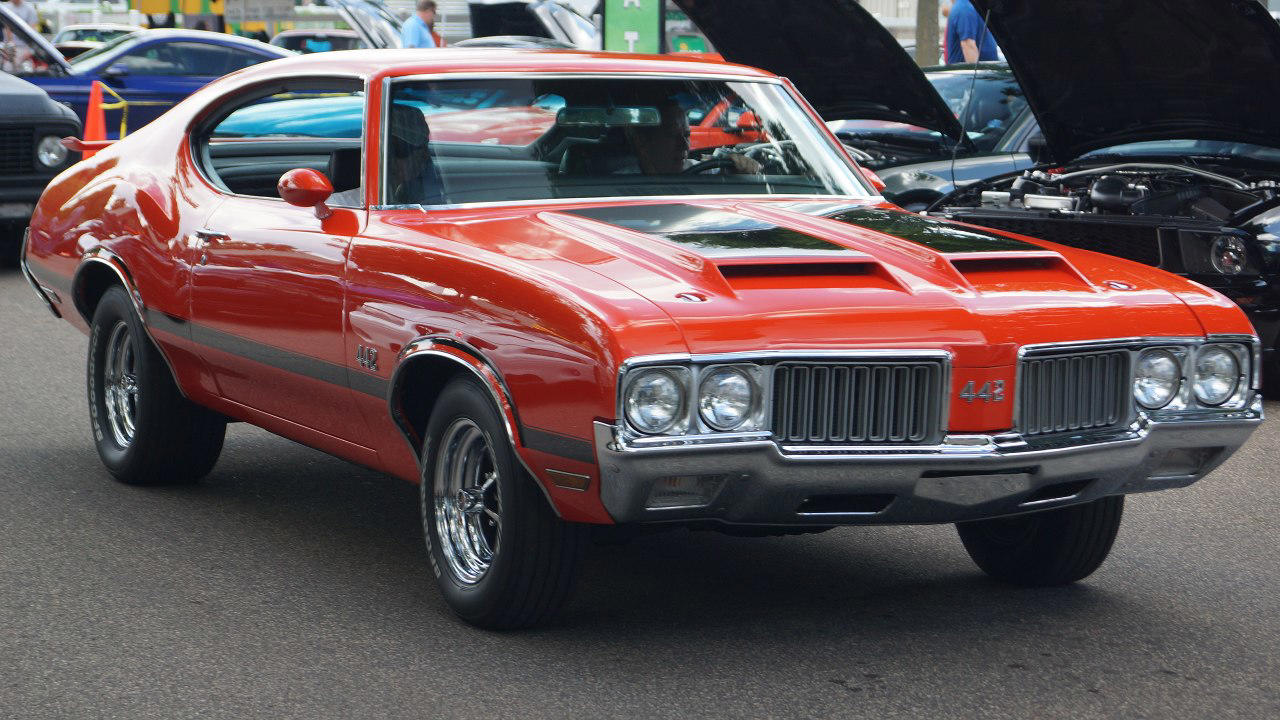 The 1970 Oldsmobile 442 delivers 360 hp with standout engineering