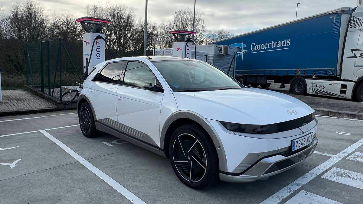Un nuevo informe del ADAC confirma: los coches eléctricos se averían menos que los de combustión