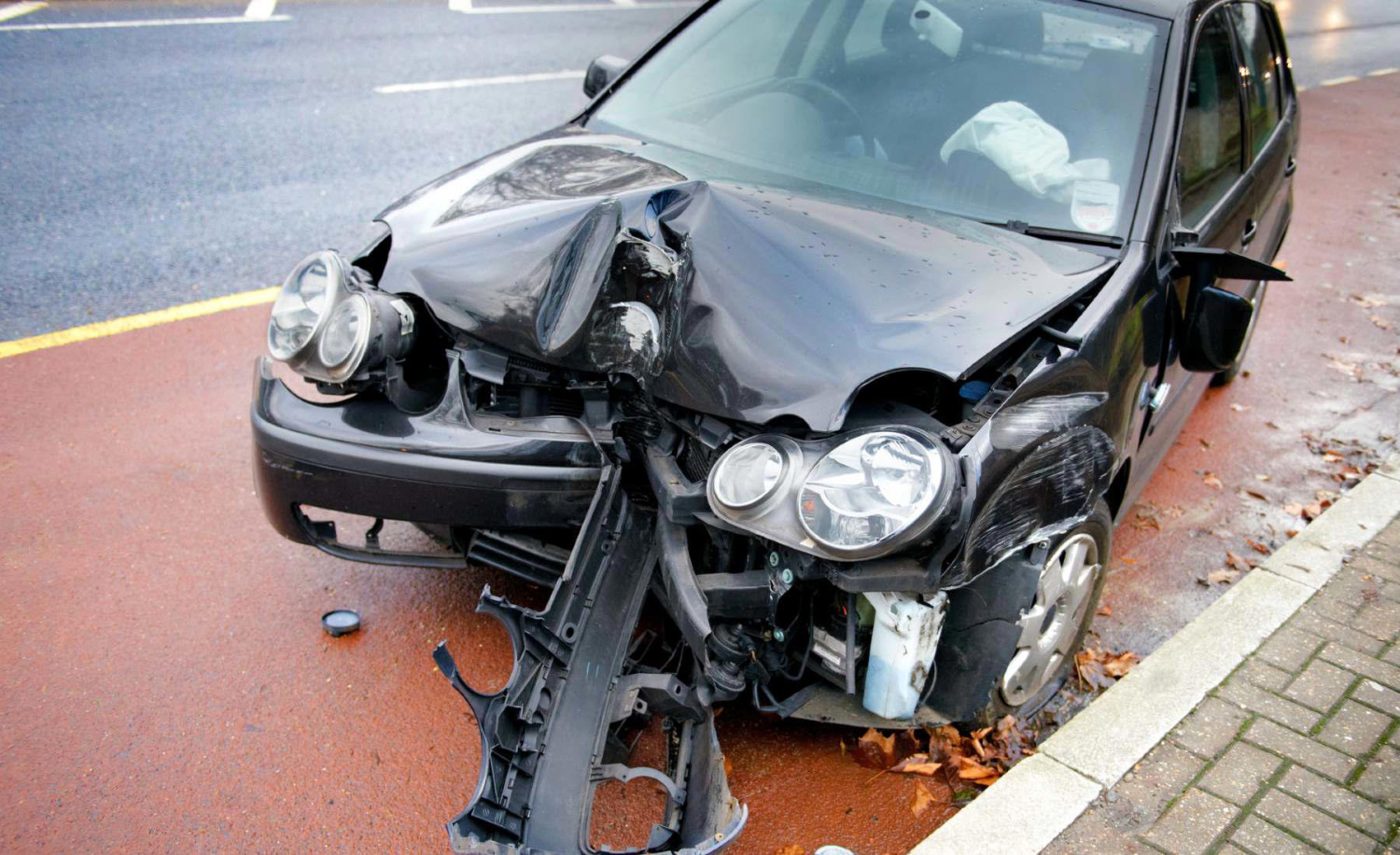 Ni el seguro ni la grúa: lo primero que recomiendan hacer tras un accidente