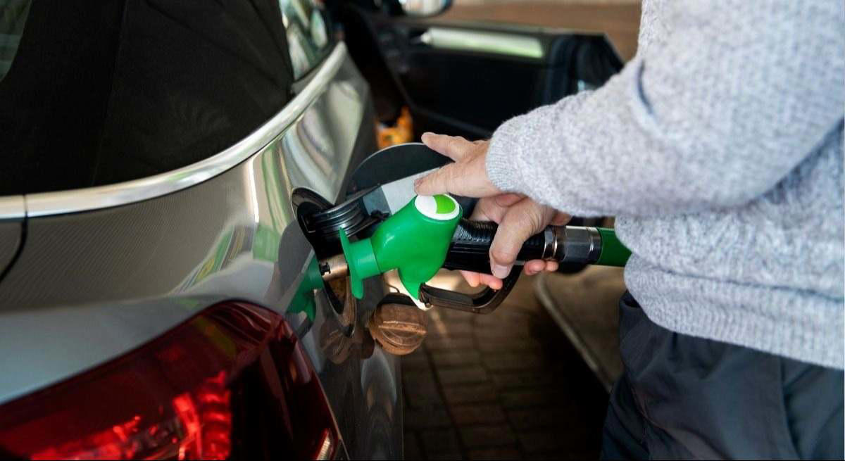Los expertos en motor lo confirman: este es el sencillo hábito que puede ahorrarte hasta 50 euros de gasolina en viajes largos