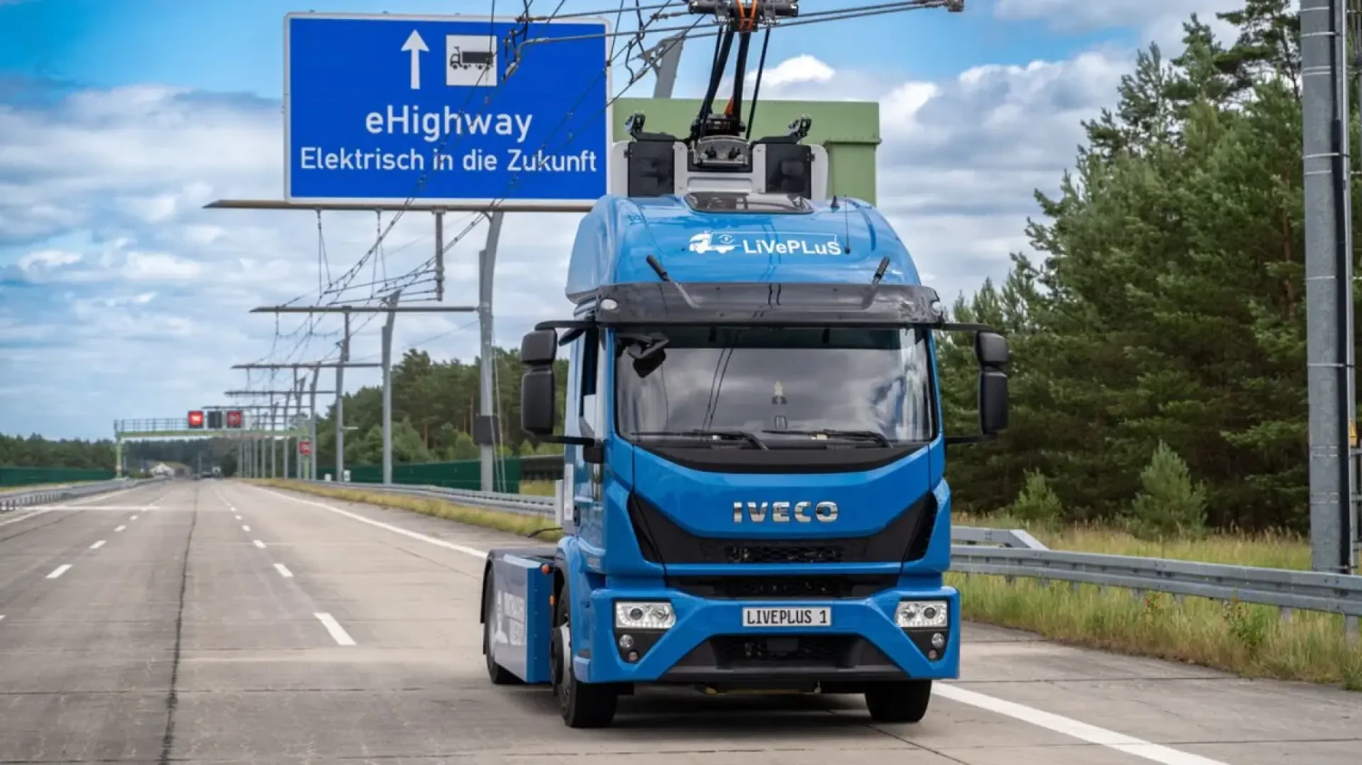 Camiones eléctricos mediante catenaria. Así es la exitosa carga que proponen en Alemania y en la que han invertido 5.900.000 euros