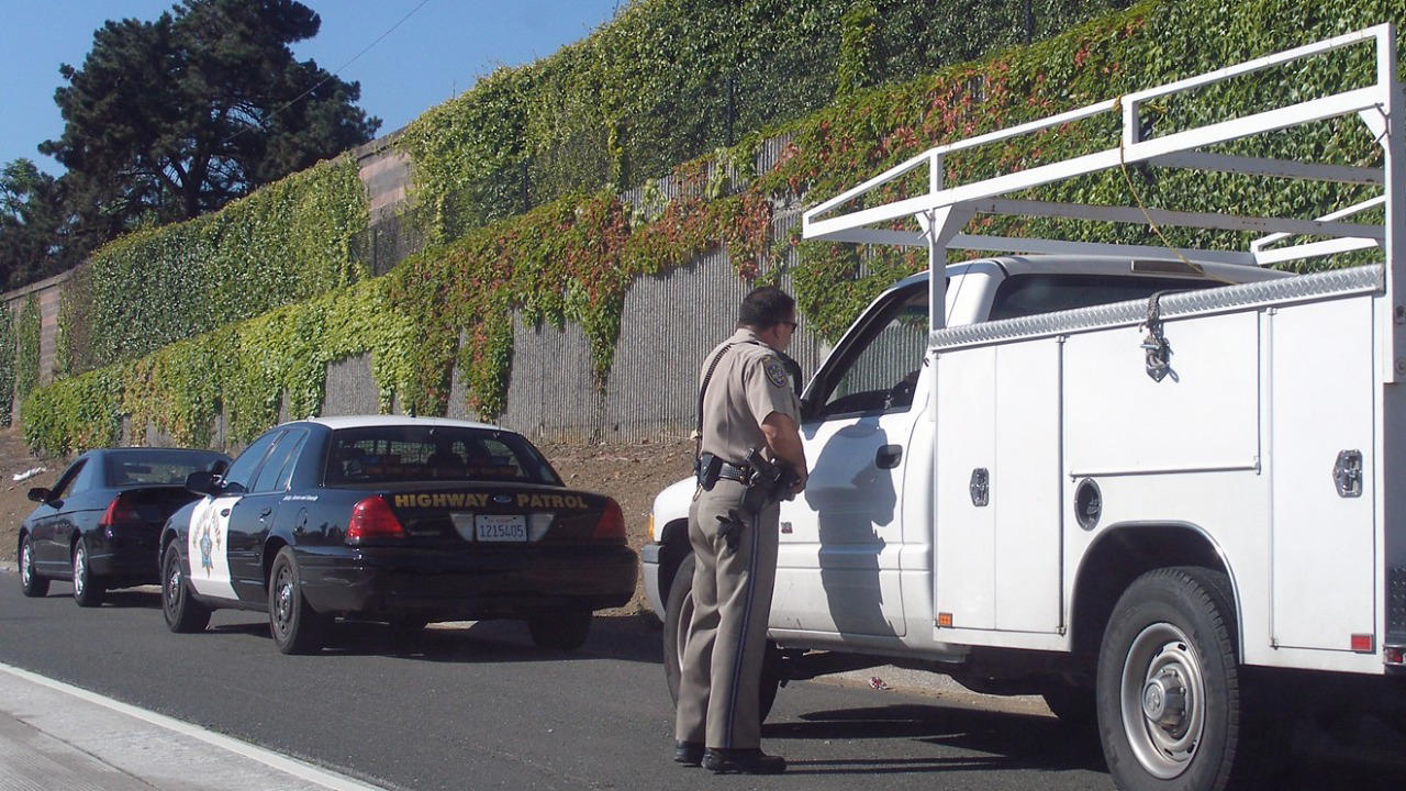 Cops warn drivers this harmless habit can secretly get you stopped