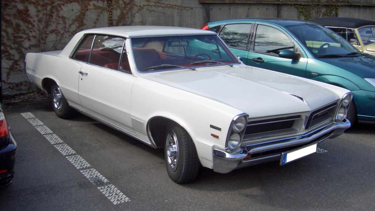 Pontiac, A 1964 Pontiac Tempest can be fun, but its early drivetrain setup confuses even experienced mechanics