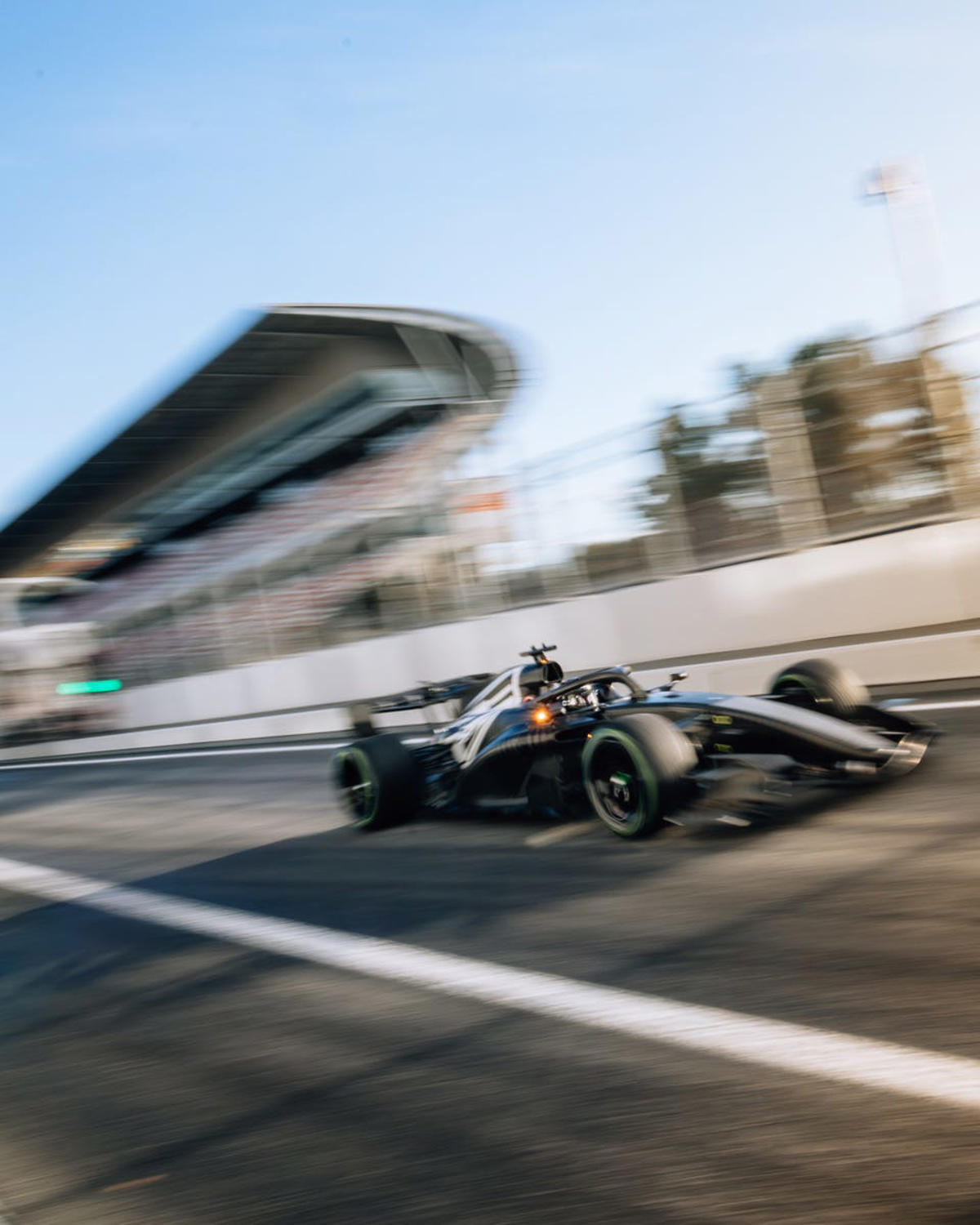 Red Bull sorprende en la matinal del primer día de test de F1 en Barcelona: solo dos banderas rojas