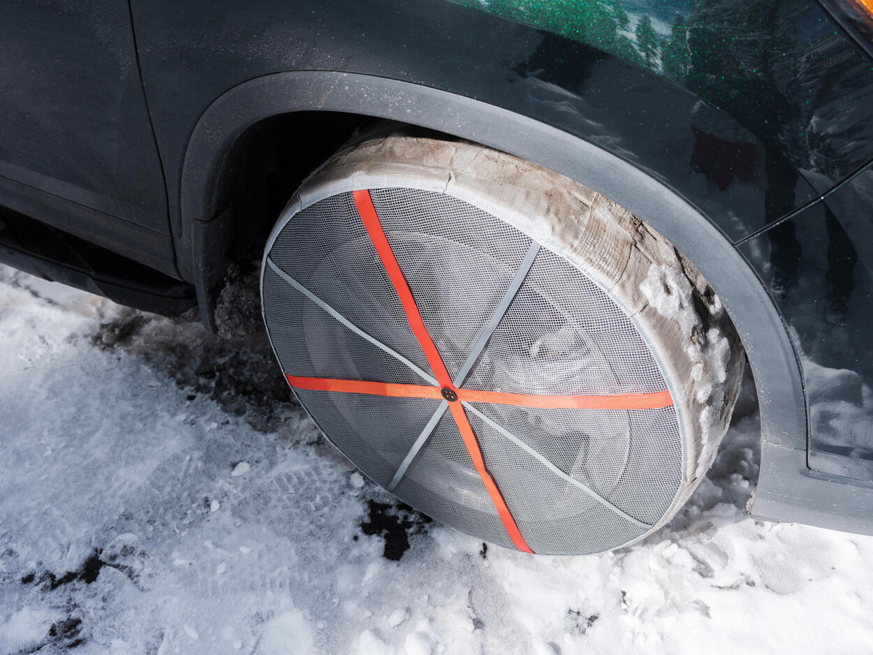 Poner las cadenas de nieve nunca ha sido tan fácil: este vídeo lo explica en menos de un minuto