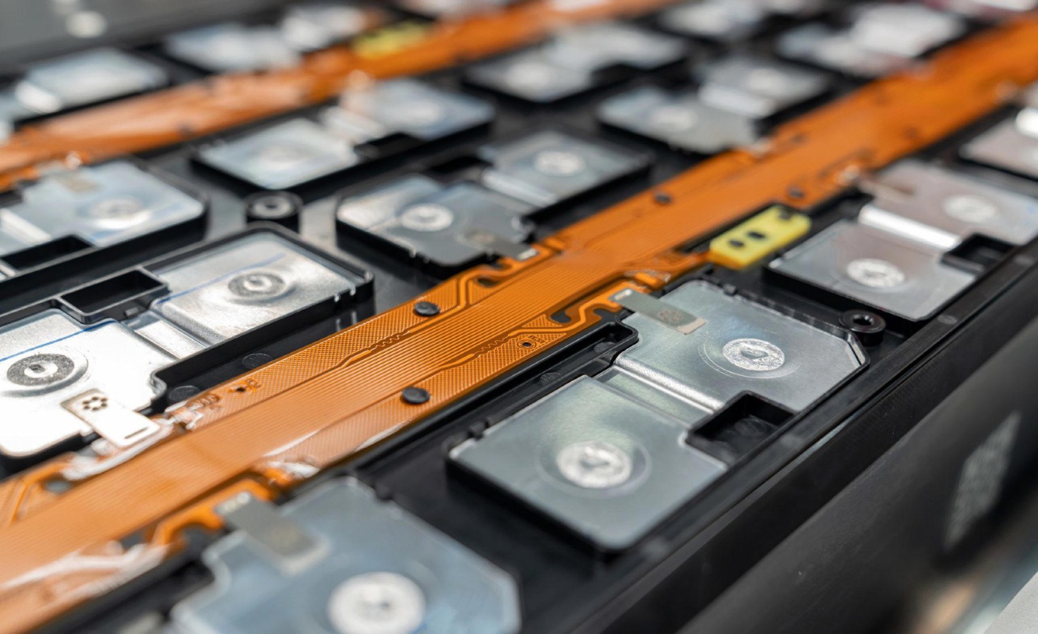 Baterías LFP: el motivo por el que tu próximo coche eléctrico sí debería cargarse siempre al 100%