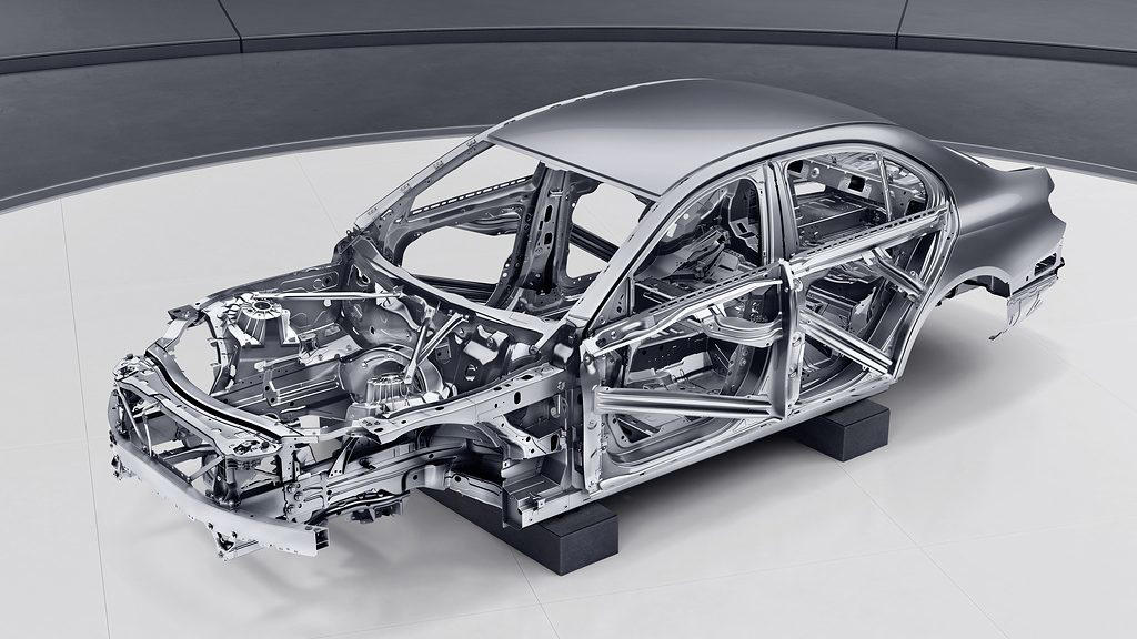 Robó un coche y le cambió la matrícula, pero la policía de Madrid lo descubrió por este detalle que pocos conocen: puede salvar tu vehículo