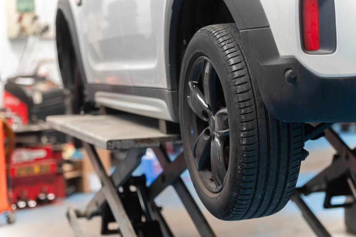 Si vas a hacer cambios en tu coche, cuidado: esto debes saber antes de modificarlo para evitar multas y sorpresas