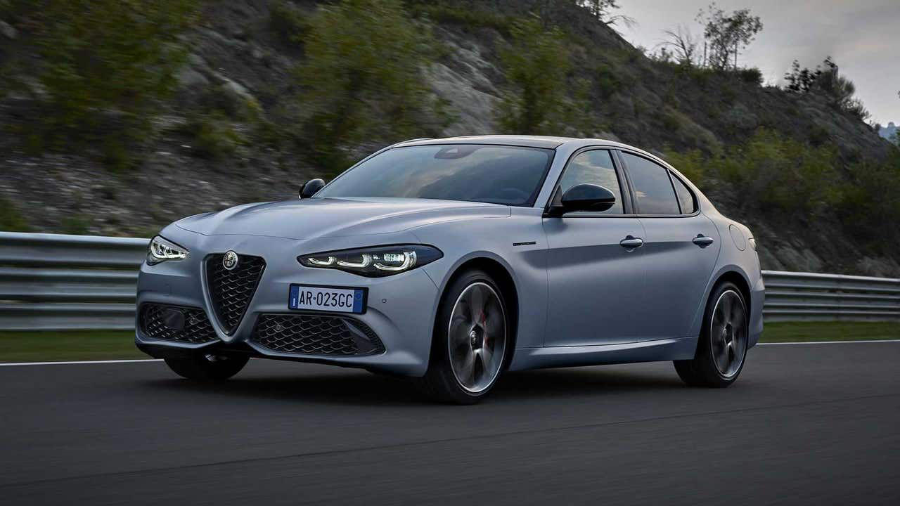 Los SUV han pasado de moda. El jefe de diseño de Stellantis apuesta por el regreso de las berlinas