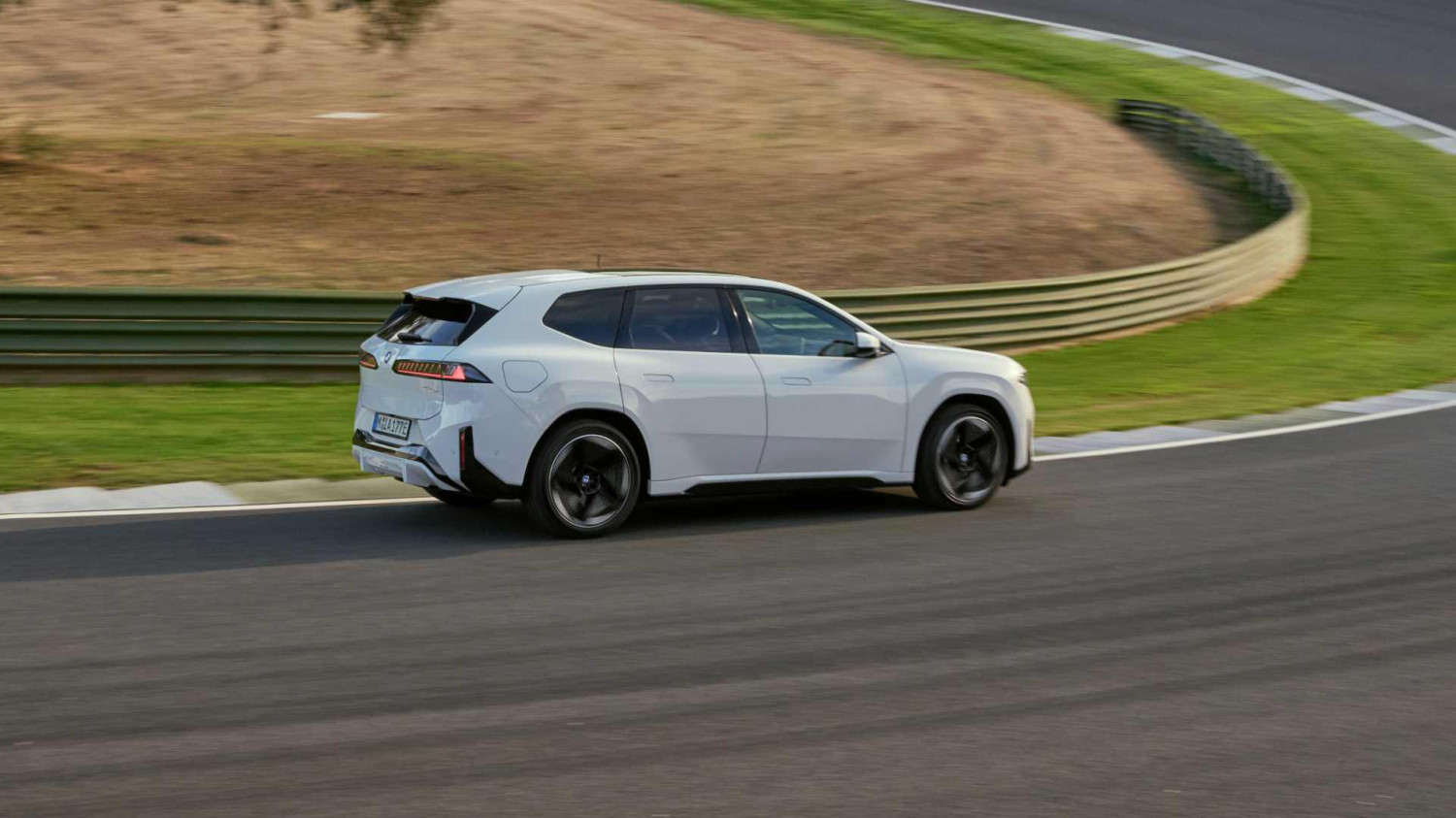 BMW patents extendable aero panels that let SUVs cheat the wind
