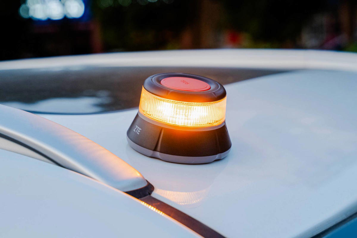 ¿Son válidas las luces V-16 españolas en el extranjero? Esto es lo que debes saber si vas a Portugal, Francia o Marruecos