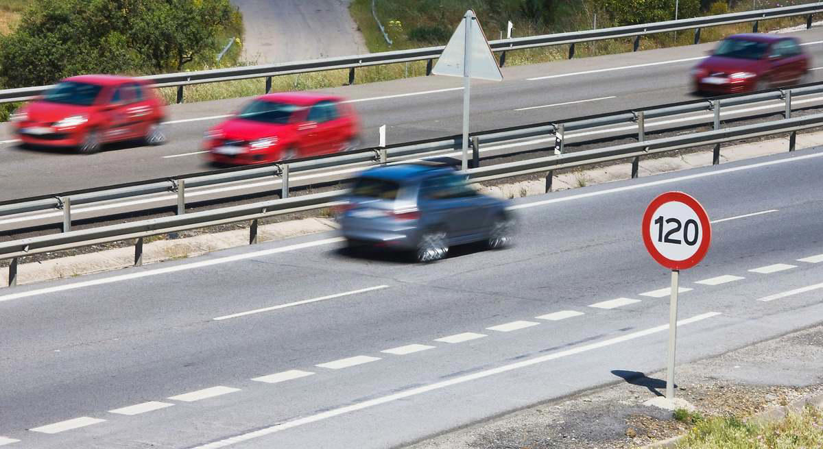 Un juez quita una multa de 400 euros a un conductor que fue cazado a 171 km/h: "La DGT debe ser mucho más rigurosa"