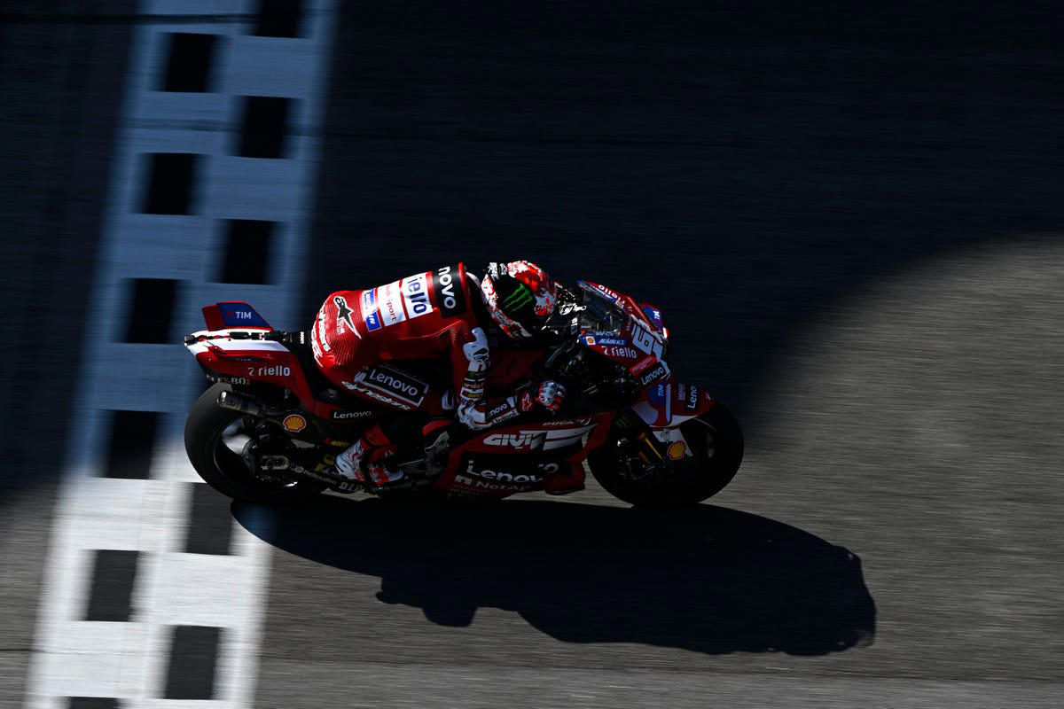 Pecco Bagnaia y su recado a Ducati que incluye a Marc Márquez en 2026: "Esta GP26 sí que se puede conducir"