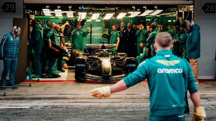 Una ex de Aston Martin disecciona el AMR26: "Fuerza a un punto que muchos ingenieros no desean"