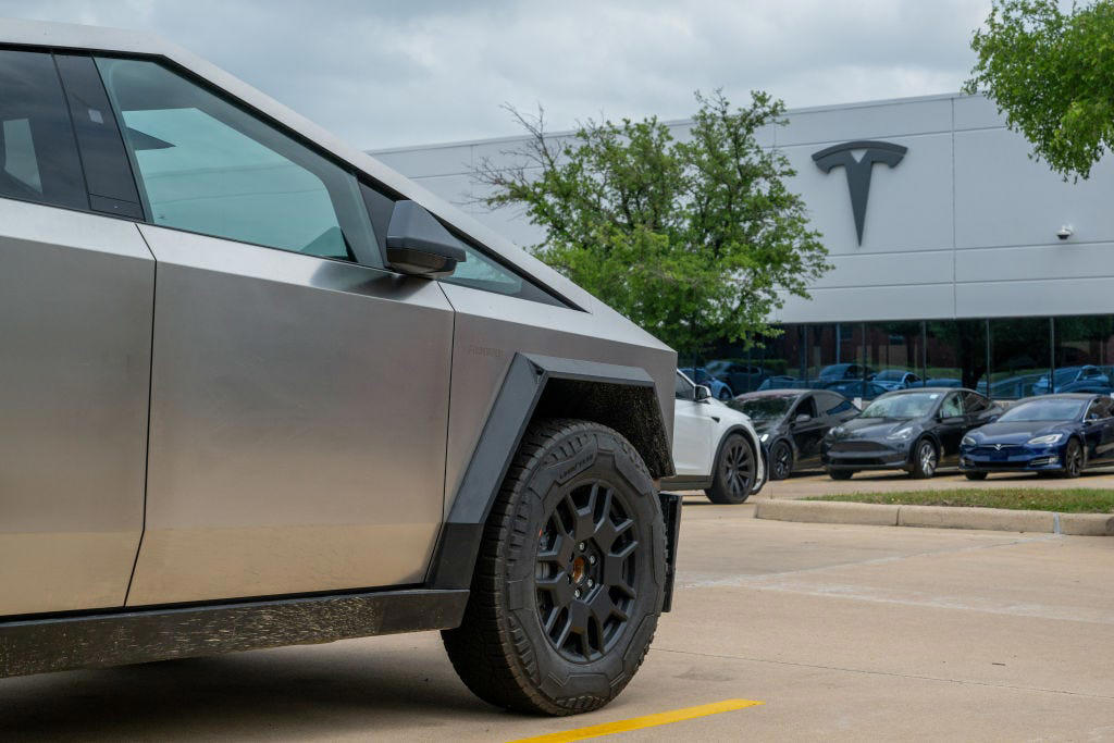 China prohibirá esta fórmula usada en los Tesla y otros coches eléctricos en 2027