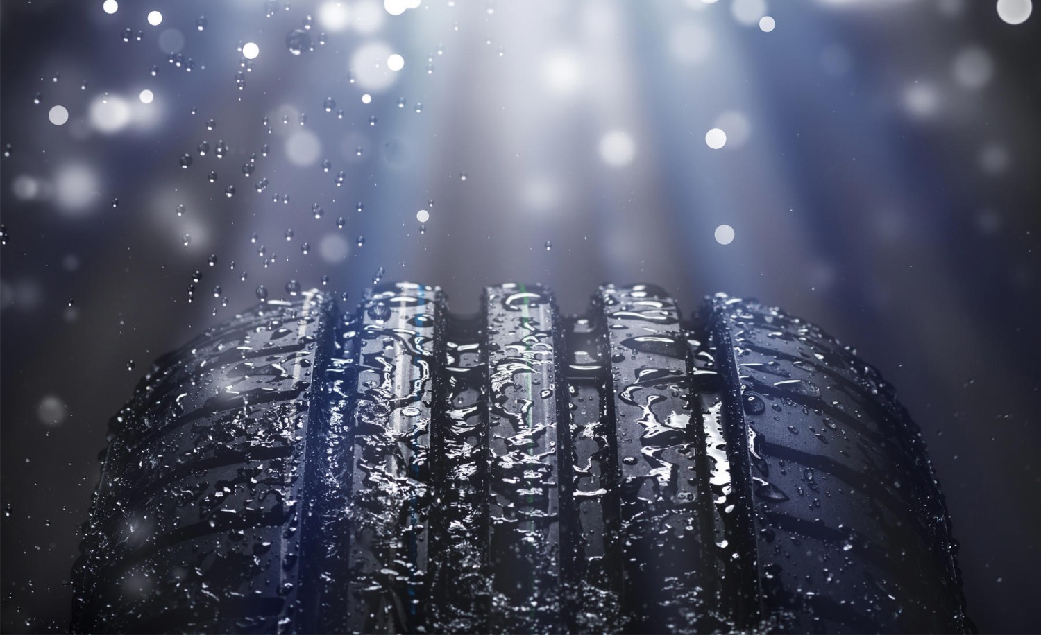 ‘Aquaplaning’: el fenómeno que hace perder el control del coche bajo la lluvia y que cada año causa miles de incidentes