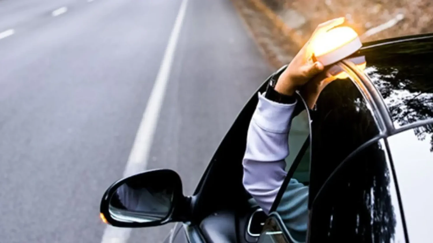 Además de la baliza V16, también debes llevar estos elementos si no quieres ser multado