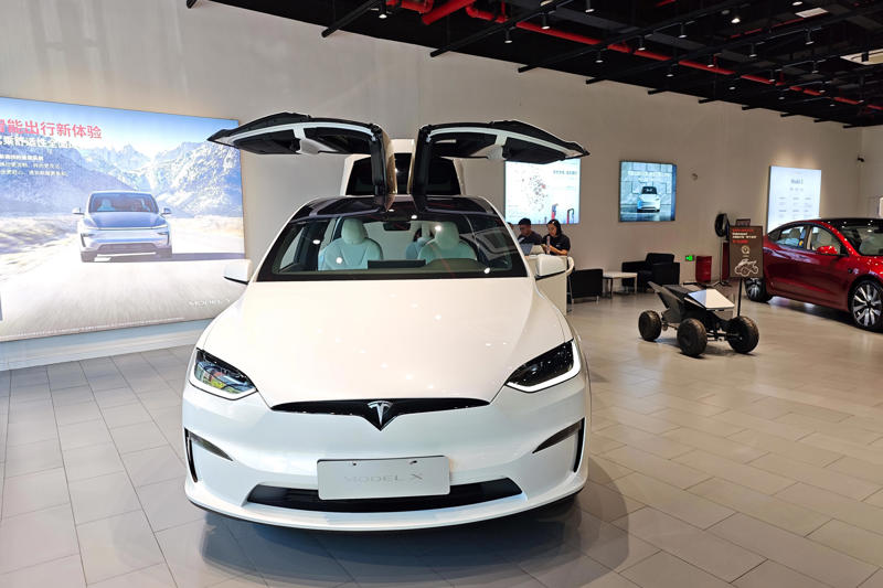 One chart helps explain why Elon Musk is axing Tesla's Model S and X