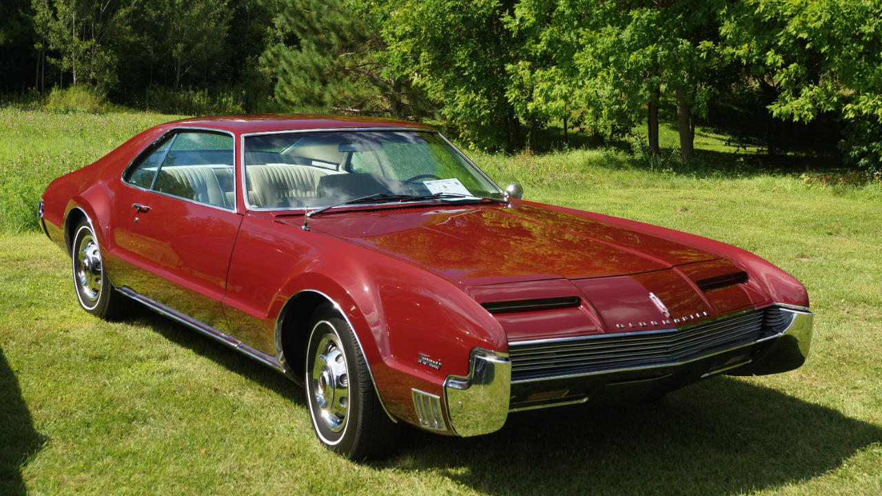 Oldsmobile, Few expected performance from the 1966 Oldsmobile Toronado—but it delivered