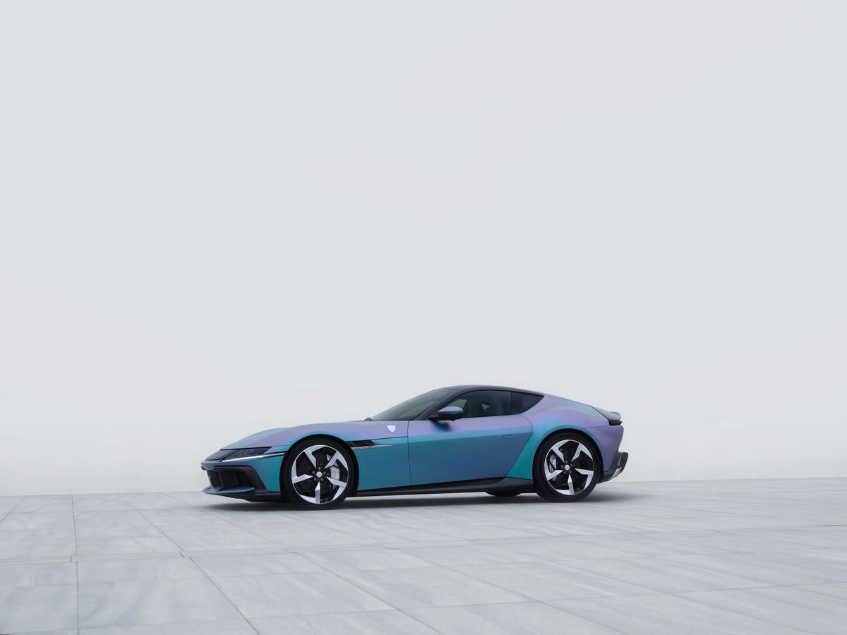 El color único de este Ferrari 12Cilindri lo hace una obra irrepetible