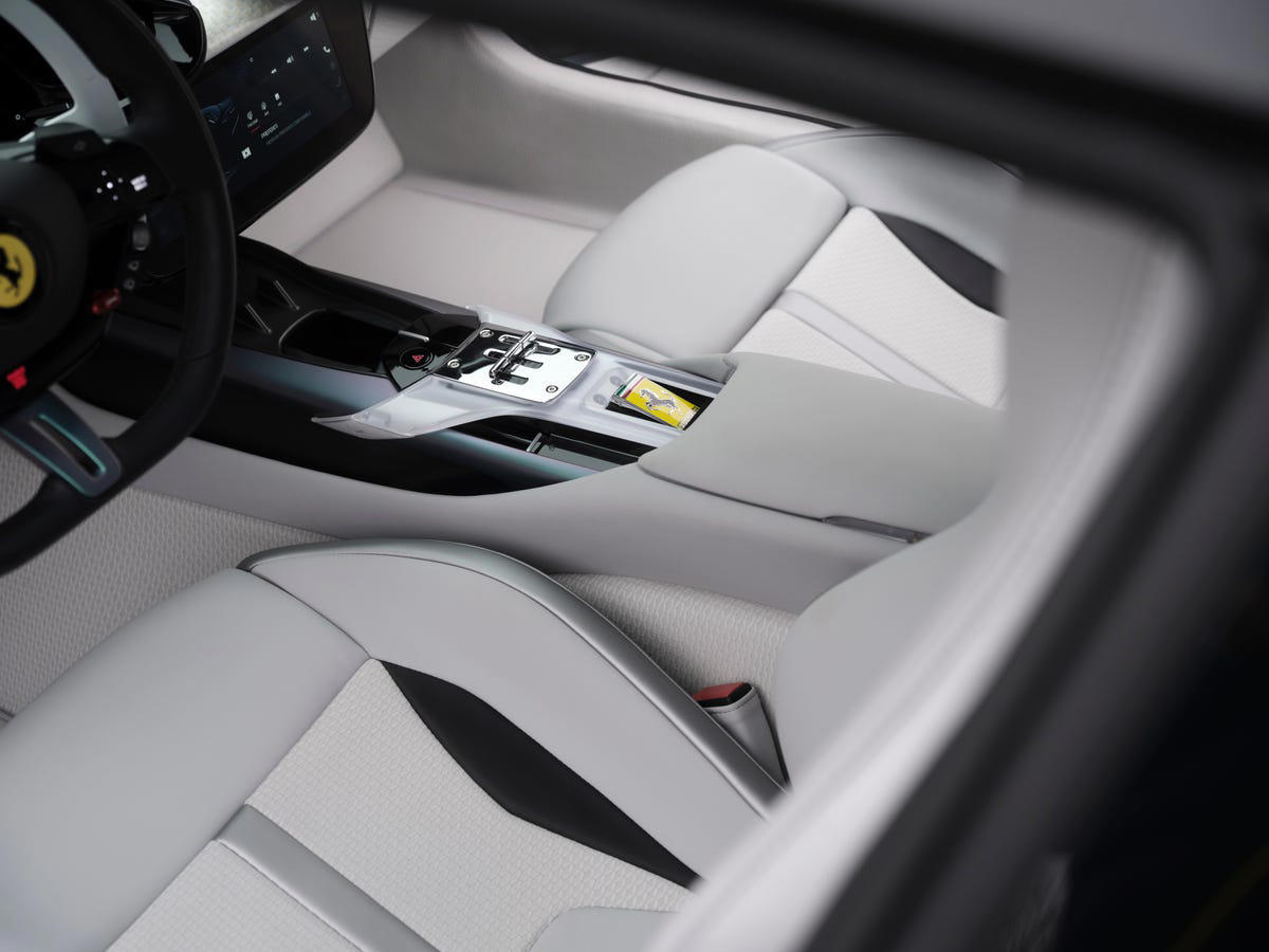 El color único de este Ferrari 12Cilindri lo hace una obra irrepetible