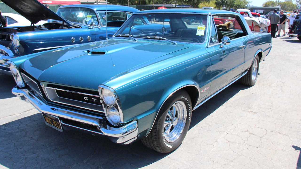 Pontiac, Muscle Cars, 1965 Pontiac GTO Tri-Power set the template for real muscle cars
