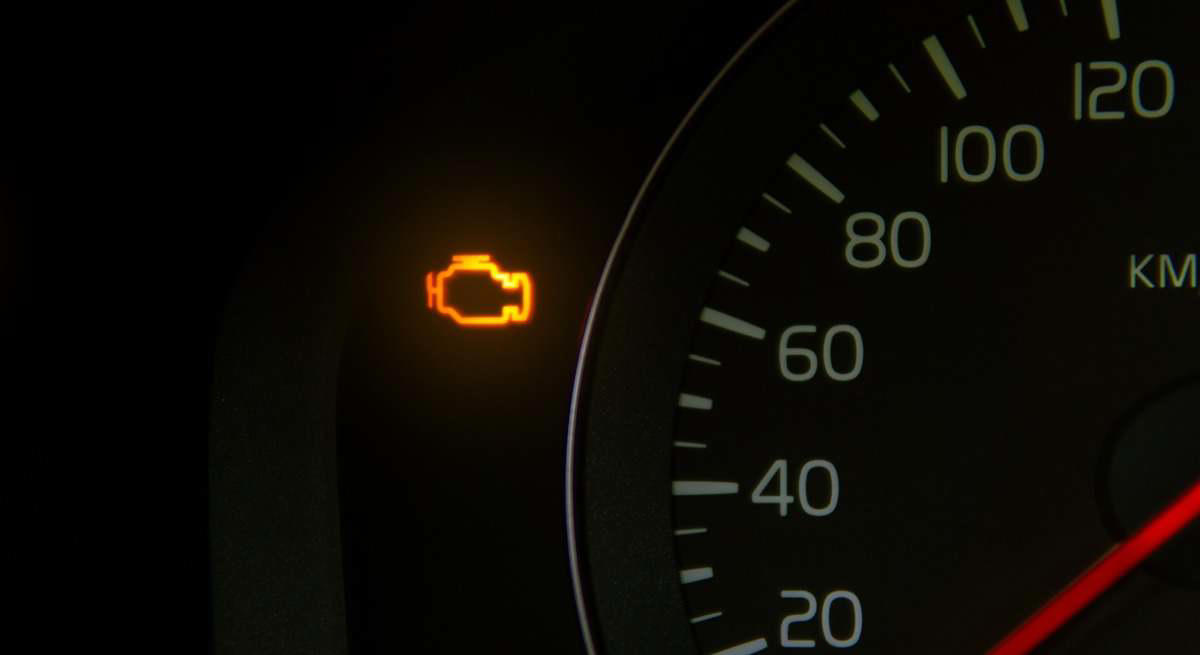 Qué pasa cuando se enciende la luz del motor: cuándo se puede seguir circulando y en qué casos hay que parar