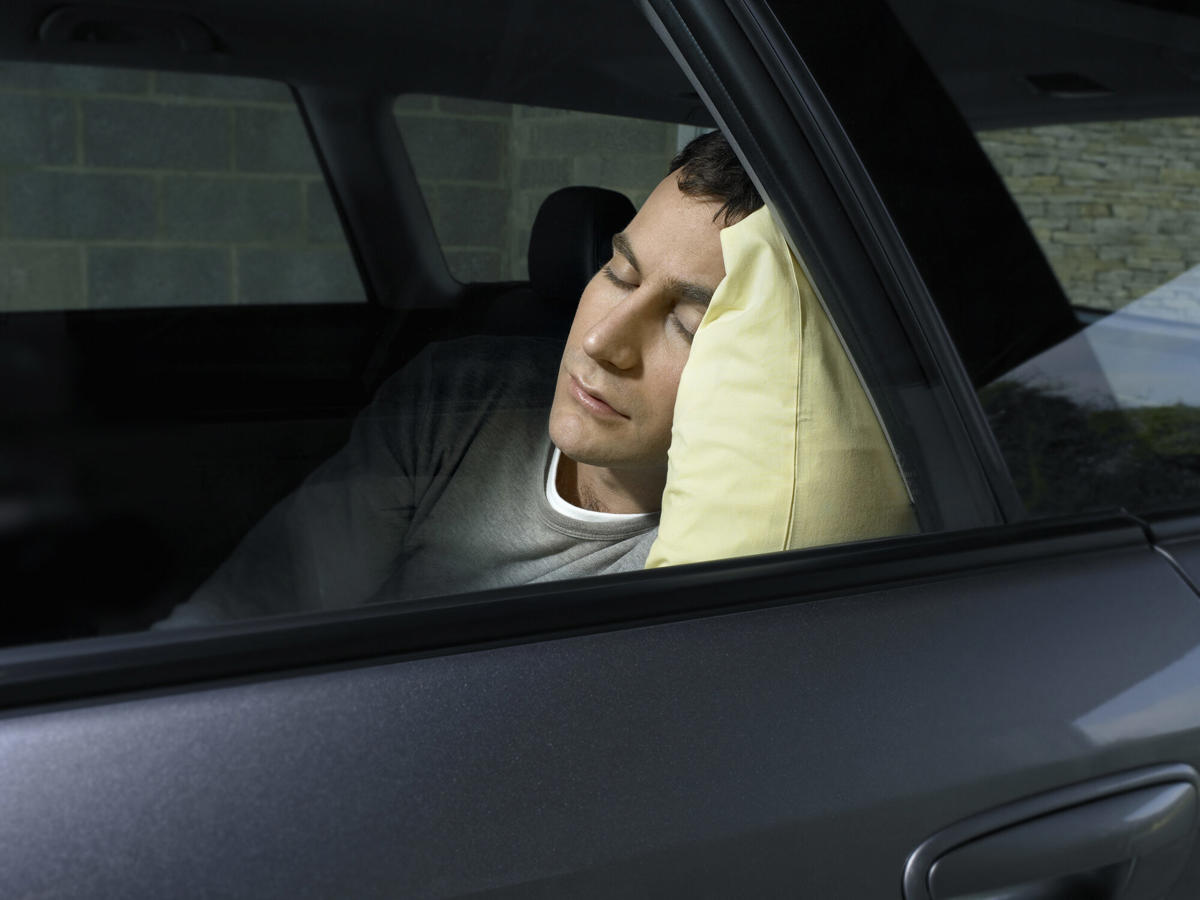 ¿Lo hemos hecho mal toda la vida?: así es como se puede dormir en el coche cómodamente