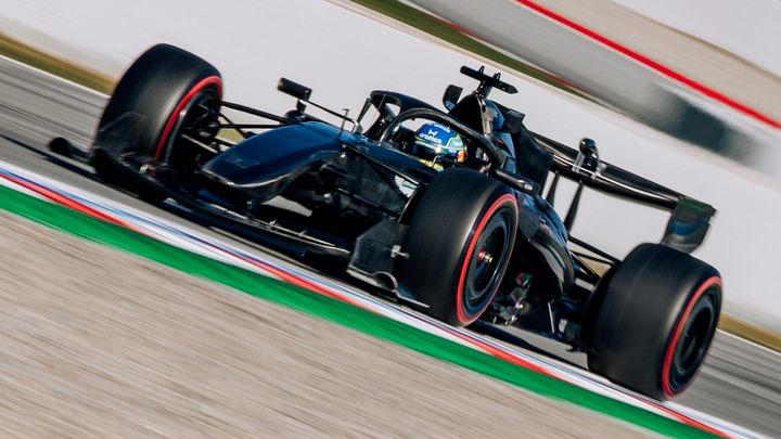 Alonso pone deberes a Newey y Honda con el Aston Martin AMR26: “Necesitamos mejorar la refrigeración y las vibraciones”
