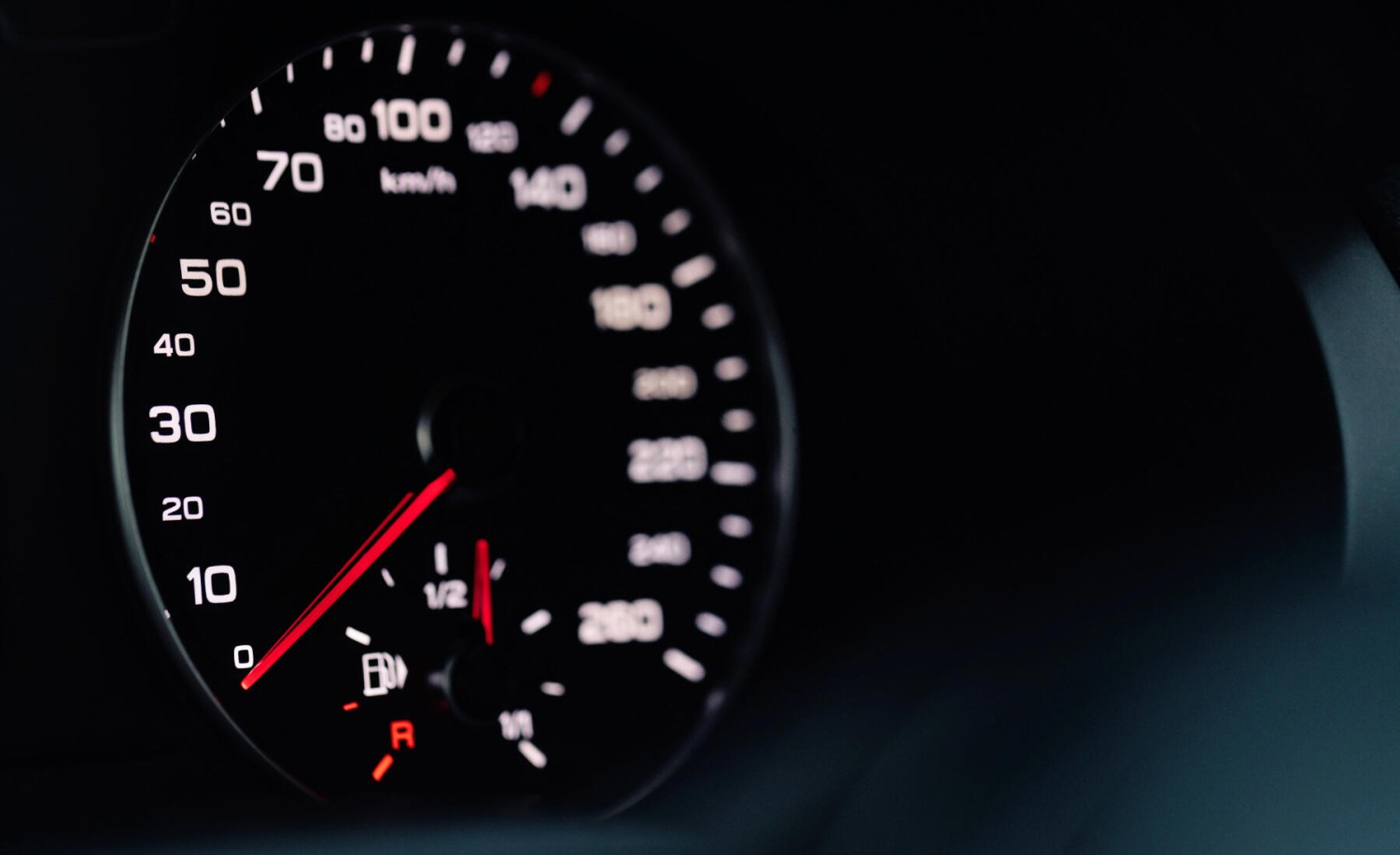 El error que (casi) todos cometemos cuando subimos al coche por la mañana y que está matando a tu motor