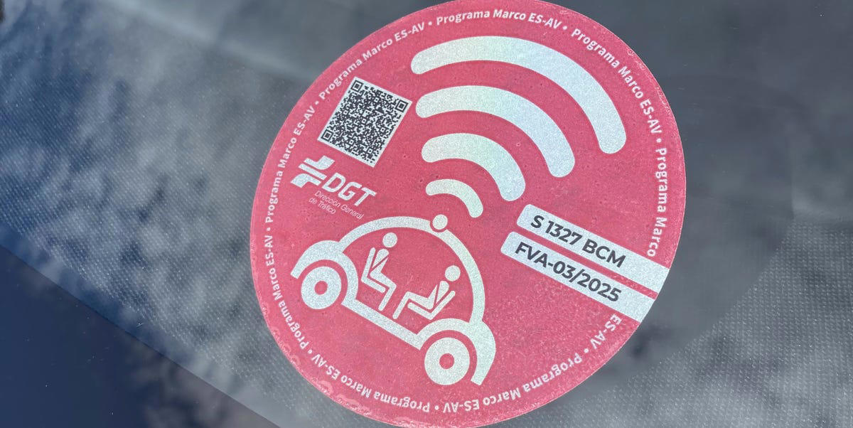 Probamos el Tesla venido del futuro en nuestro país con la nueva etiqueta de la DGT incluida