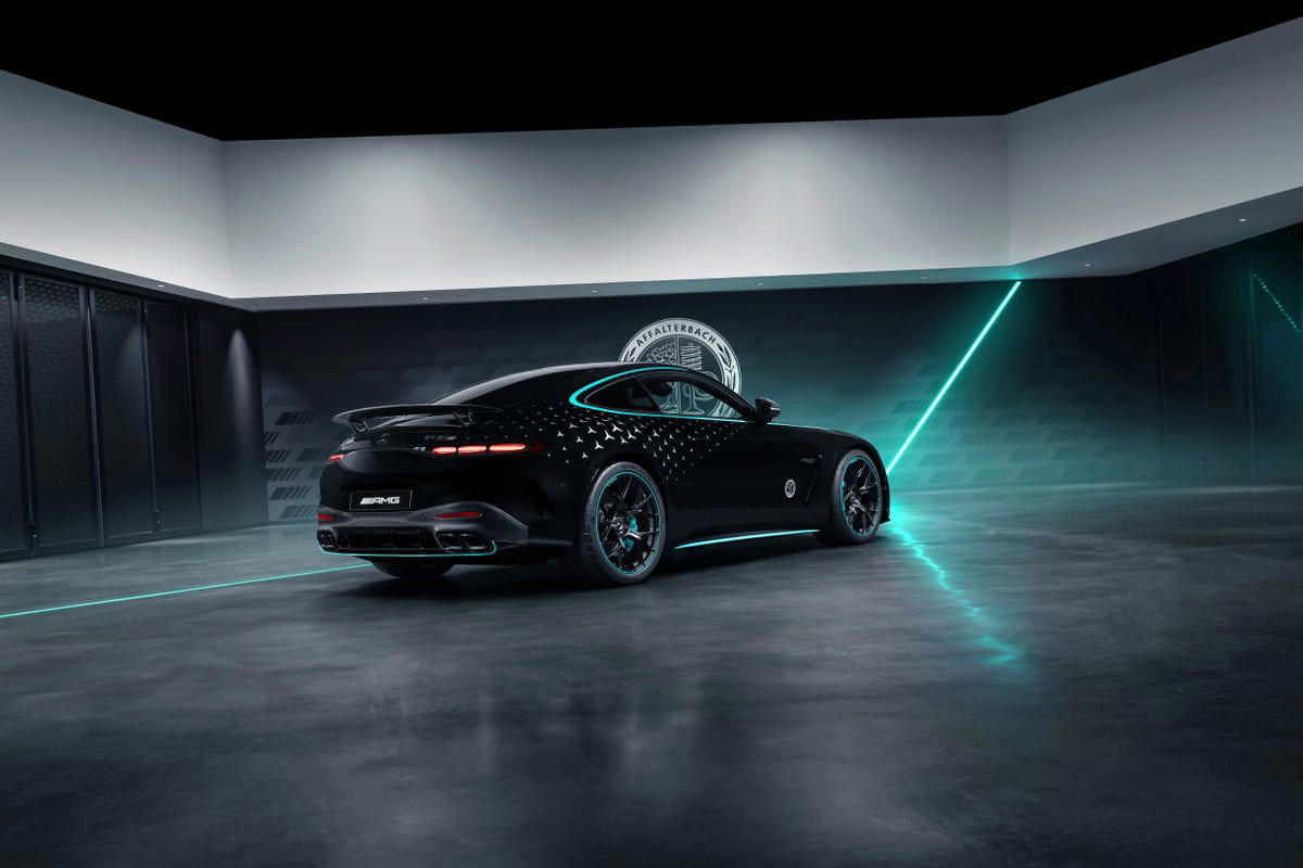 Antonelli, piloto de Mercedes, estrena de la peor forma posible su nuevo y exclusivo AMG GT 63 Pro