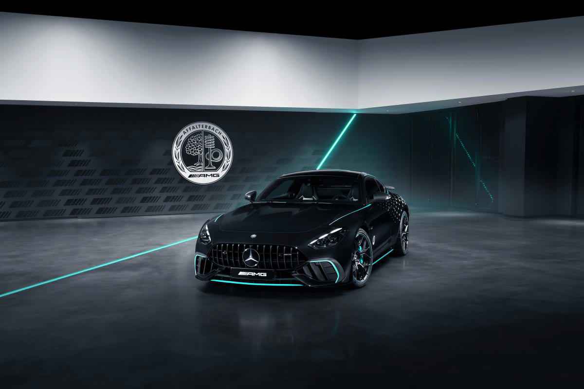 Antonelli, piloto de Mercedes, estrena de la peor forma posible su nuevo y exclusivo AMG GT 63 Pro