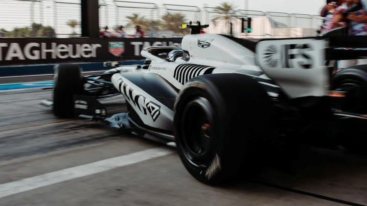 28 vueltas y a guardar el casco: el AMR26 falla, Alonso termina el día... Red Bull y Cadillac también con problemas