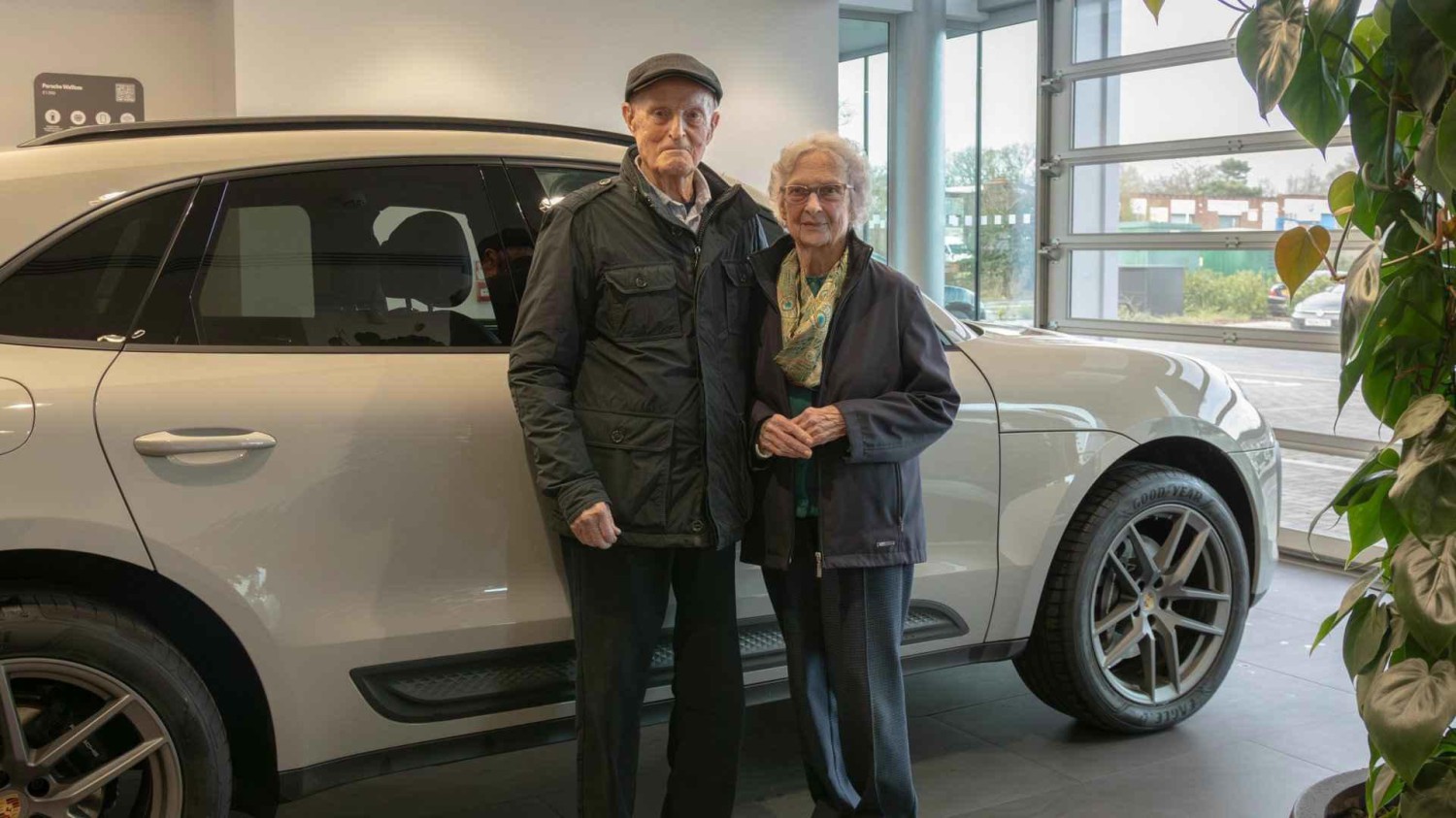 Nunca es tarde: con más de 90 años, esta pareja se ha comprado su primer Porsche