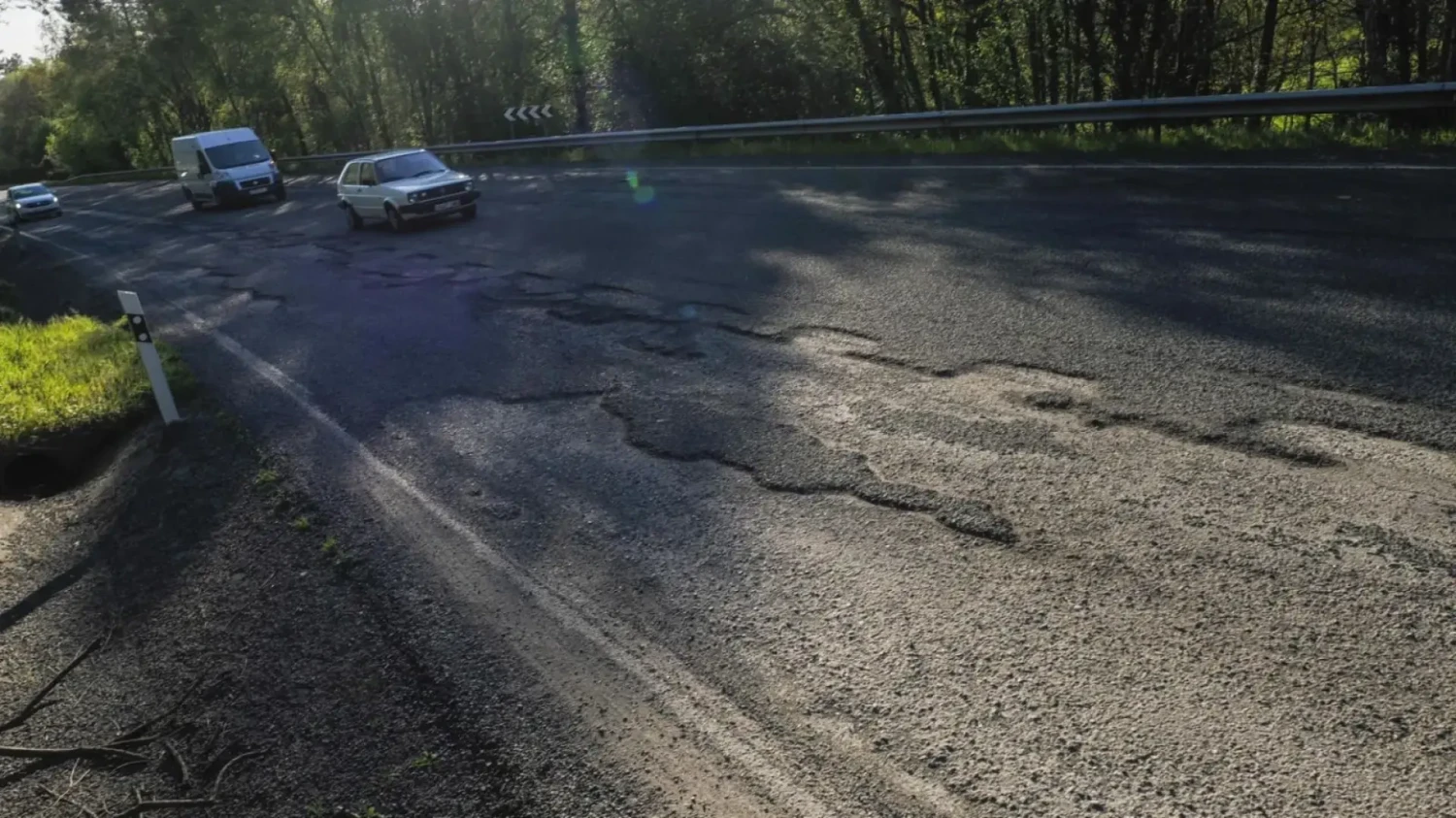 Los expertos denuncian el estado de las carreteras y la falta de mantenimiento a pesar de la brutal recaudación. Se degradan de arriba a abajo