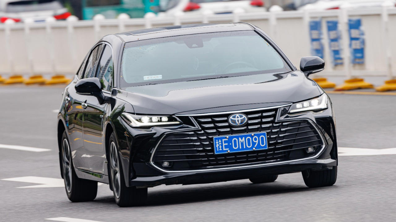 Toyota, Lexus, Toyota Avalon delivers Lexus comfort without the luxury price shock