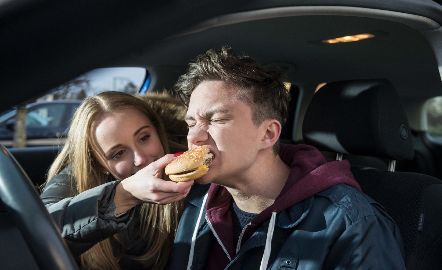 Conducir en ayunas: el riesgo invisible que preocupa a la DGT, ya que dispara la fatiga y aumenta los accidentes