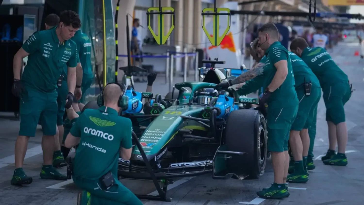 Honda explica el problema que sufrió Fernando Alonso y le obligó a parar el AMR26: "Hemos adaptado el plan de rodaje de hoy para que sea muy limitado"