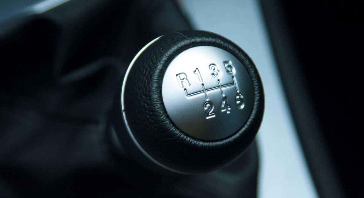 Comprar un coche manual o automático en 2026: mecánico aclara qué tipo de transmisión se rompe más