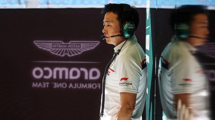 Alonso tiene plena confianza en Aston Martin y en Newey... en Honda no tanta: “Aún no entendemos bien el reglamento”