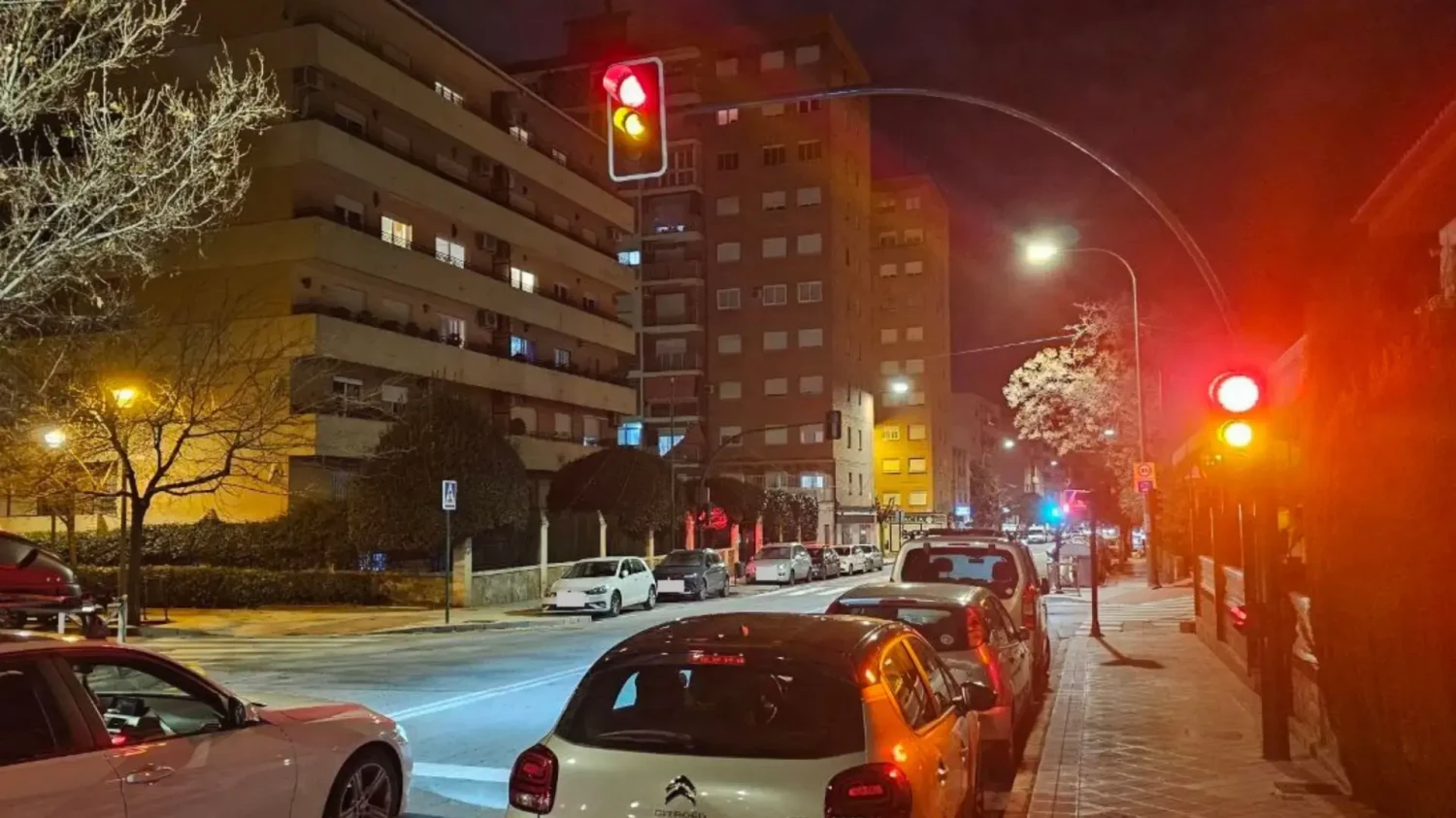 Esta ciudad española ya tiene su primer semáforo con las luces roja y ámbar encendidas a la vez