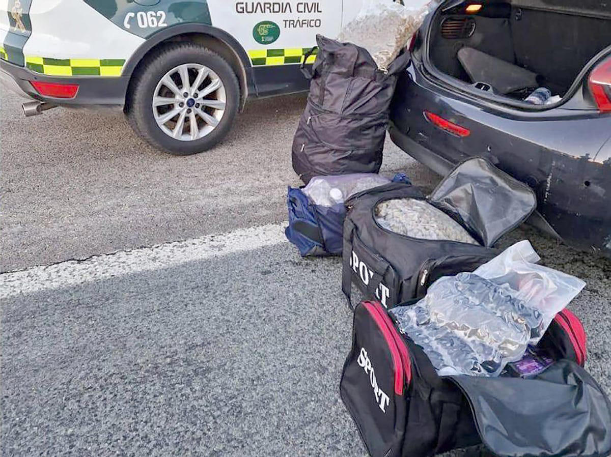 Detenido por la Guardia Civil tras conducir con carnet de ciclomotor y exceso de velocidad, un coche