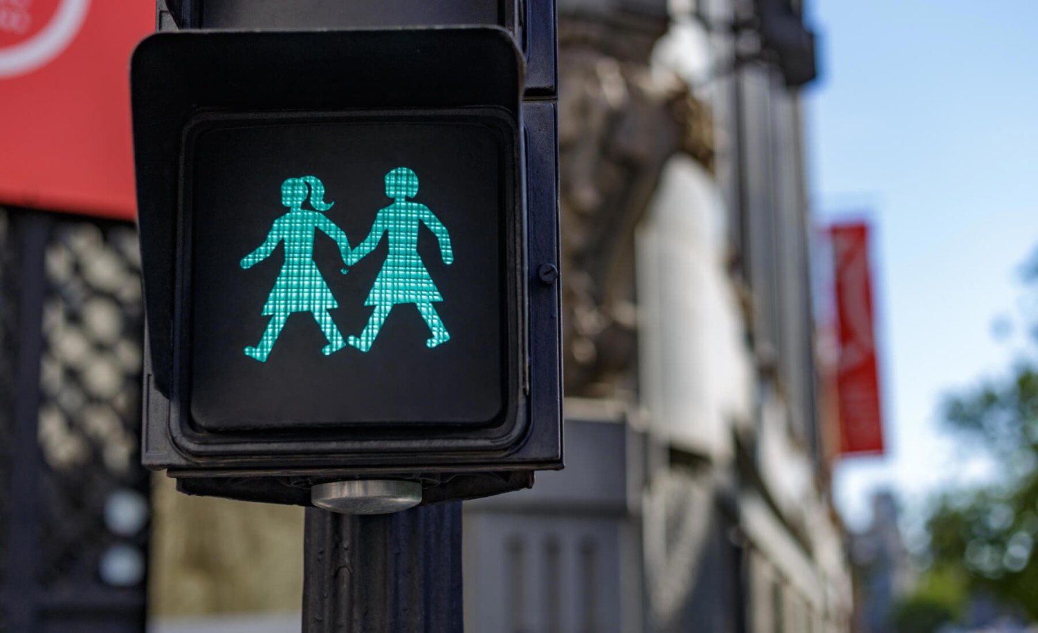 ¿Por qué algunos semáforos de Madrid suenan y otros no? La explicación es más sencilla de lo que crees